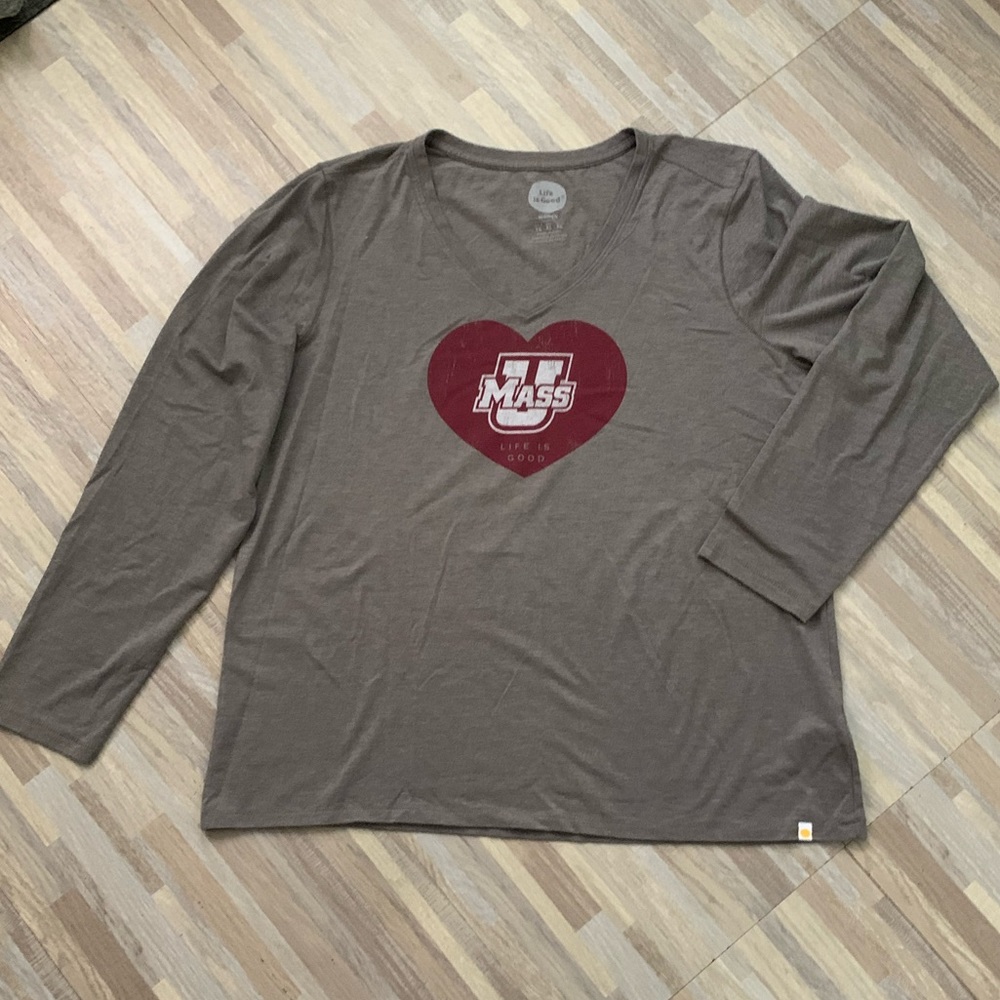 NWOT Life is Good UMass XL  sleeve shirt